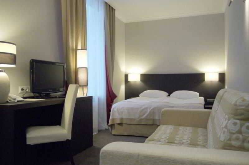 Optima Collection Kharkiv Hotel Oda fotoğraf