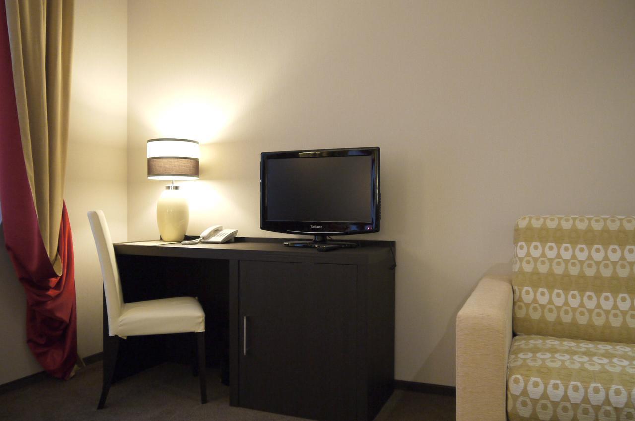 Optima Collection Kharkiv Hotel Oda fotoğraf