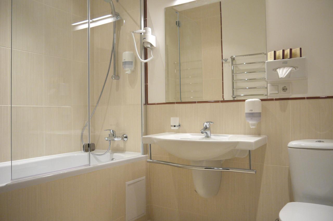 Optima Collection Kharkiv Hotel Oda fotoğraf